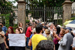 Protestos em frente a Fundação Casa Rui Barbosa