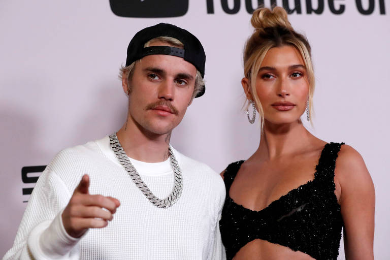 O cantor Justin Bieber e sua esposa Hailey Baldwin no lançamento de "Justin Bieber: Seasons" em Los Angeles