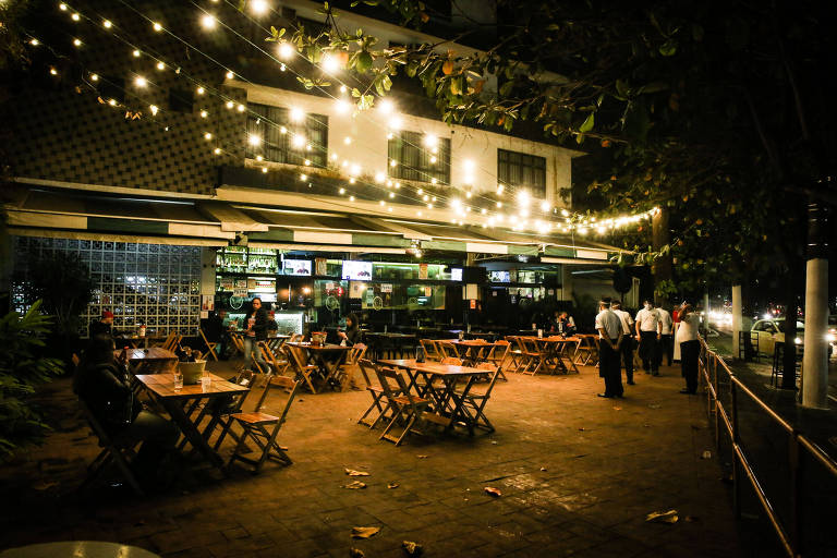 Reabertura de bares à noite em São Paulo