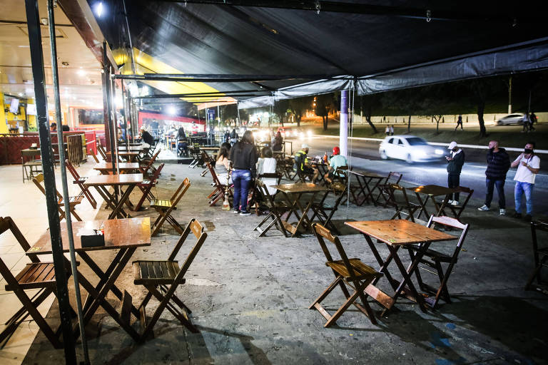 Reabertura de bares à noite em São Paulo