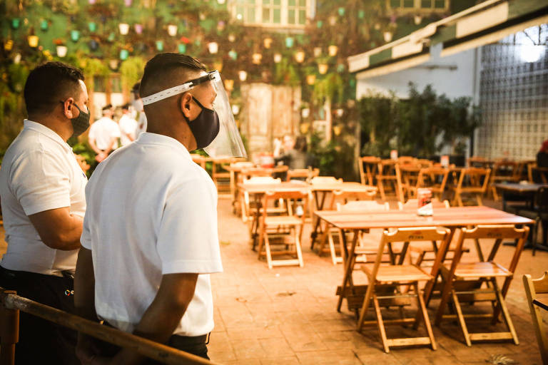 Sócios de bar e restaurante defendem cautela na reabertura em SP