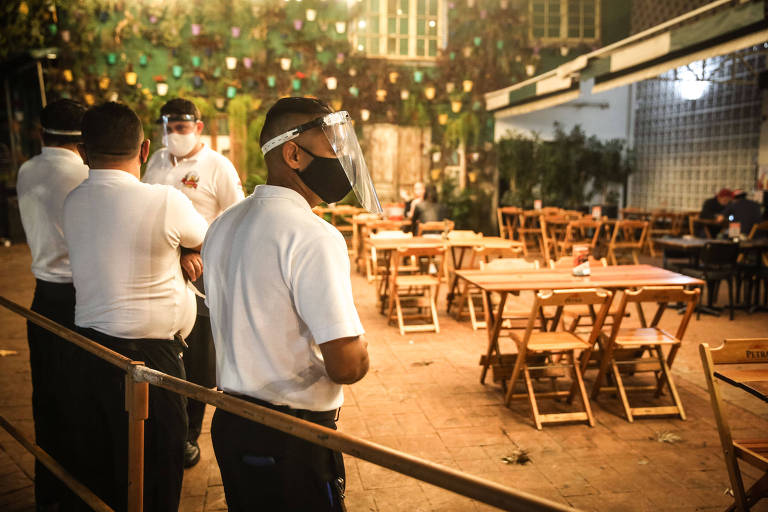 Associação de bares e restaurantes entrará com ações judiciais contra restrições impostas pelo governo do Estado de São Paulo