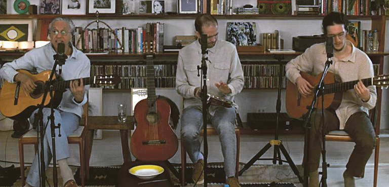 Ao lado de Tom, Moreno e Zeca, Caetano Veloso comemorou 78 anos em live transmitida em 7 de agosto