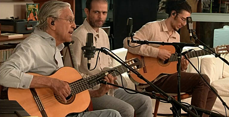 Ao lado de Tom, Moreno e Zeca, Caetano Veloso comemorou 78 anos em live transmitida em 7 de agosto