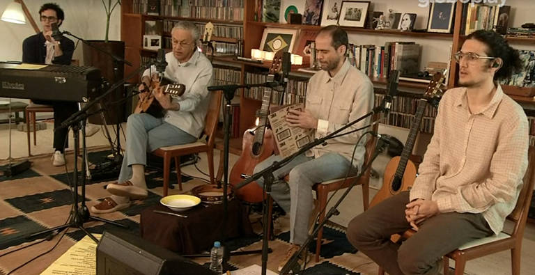 Ao lado de Tom, Moreno e Zeca, Caetano Veloso comemorou 78 anos em live transmitida em 7 de agosto