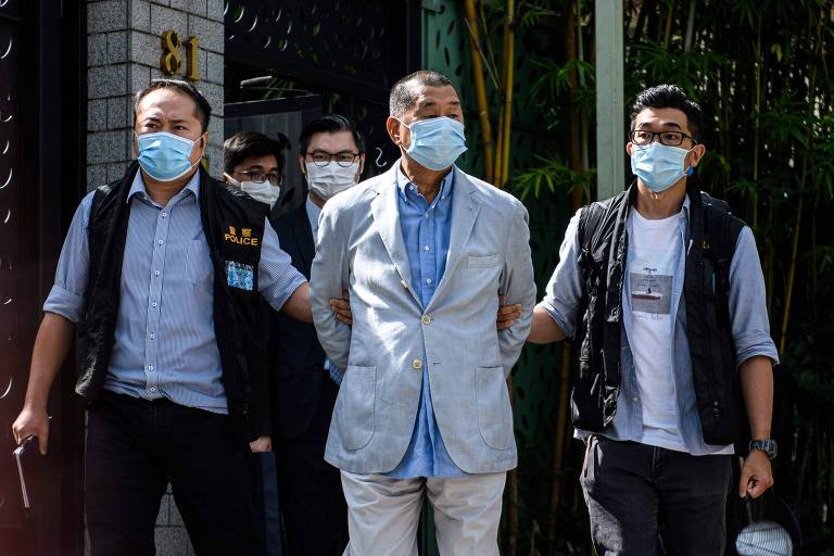 Hong Kong prende ativistas pró-democracia em novo sinal de aumento da repressão
