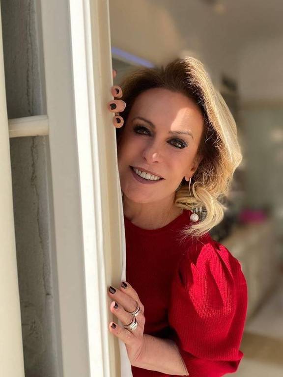 Imagens da apresentadora Ana Maria Braga