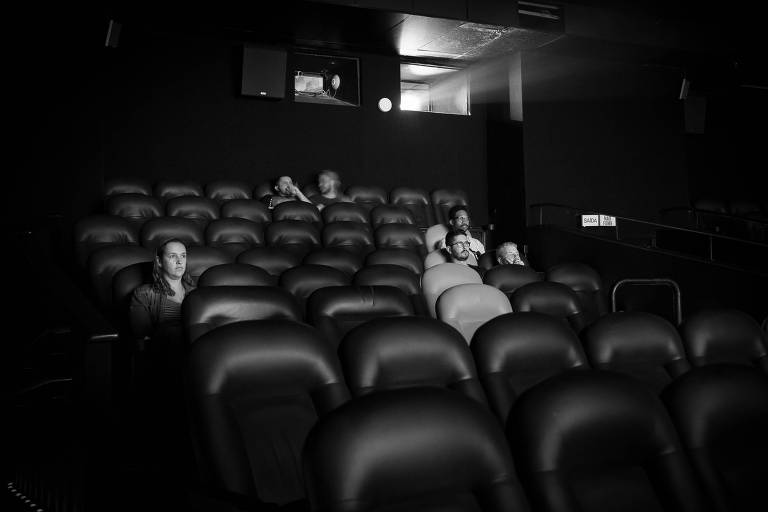 Espectadores assistem a 'O homem invisível' no cinema do shopping Frei Caneca, antes das restrições impostas pela pandemia