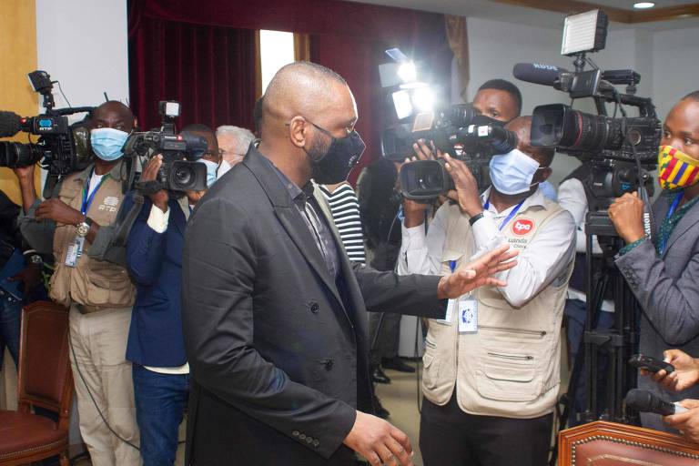 Filho de ex-presidente de Angola é condenado por fraude e tráfico de influência