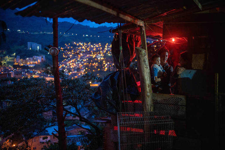 Medellín tenta manter isolamento apesar da fome e do desespero