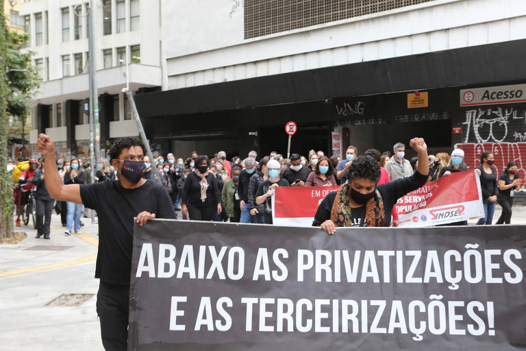 Servidores protestam contra transferências na Covisa