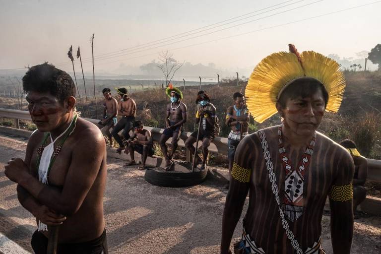 Indígenas Kayapó bloqueiam trecho da BR-163 em Novo Progresso (PA)