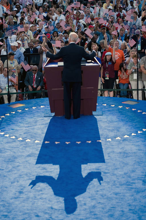 Biden discursa na convenção democrata, em Denver, durante a campanha presidencial de 2008, quando disputou o cargo de vice-presidente, ao lado de Barack Obama