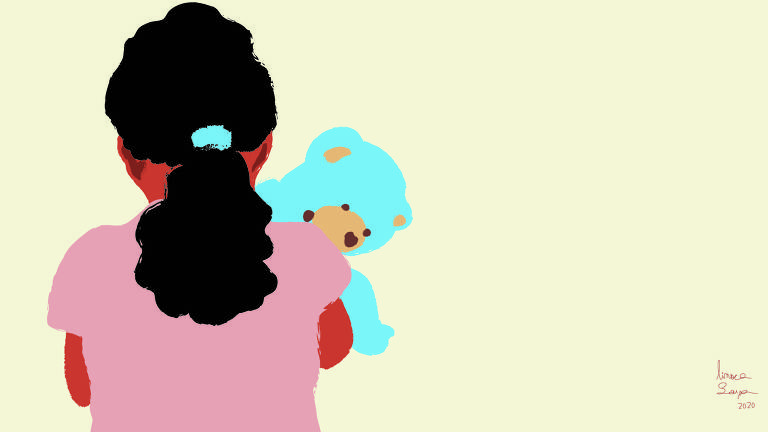 Ilustração mostra menina de costas segurando um urso de pelúcia