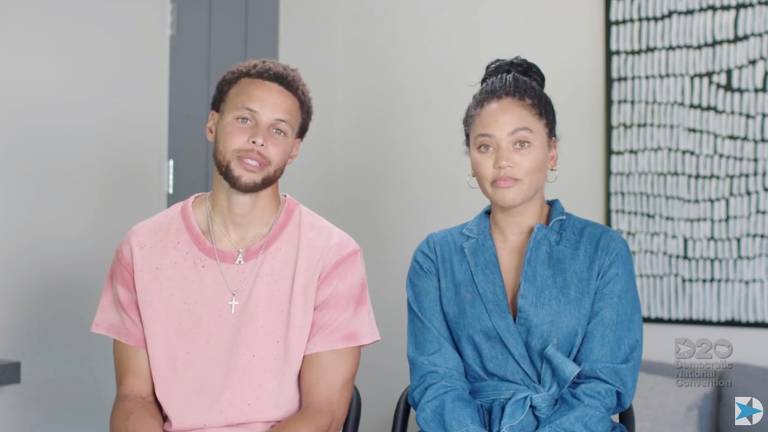 O astro da NBA Stephen Curry e a atriz Ayesha Curry declaram apoio a Biden