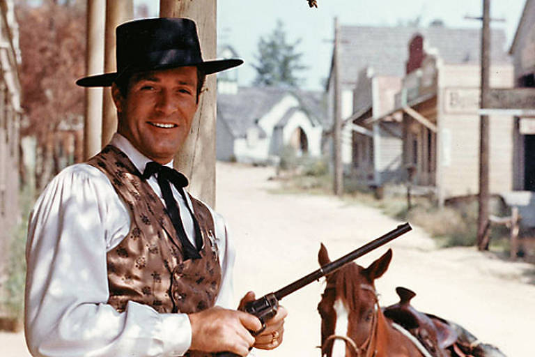 O ator Hugh O'Brian, que interpretou Wyatt Earp na série de faroeste dos anos 1950