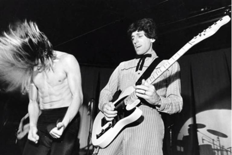 Jack Sherman, primeiro guitarrista do Red Hot Chili Peppers, morre aos 64 anos
