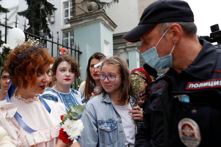 Não quero deixar o país, só me livrar do terror', diz artista que criou  marca da oposição na Belarus - 29/08/2020 - Mundo - Folha