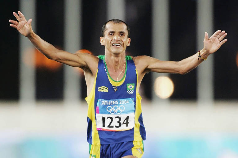 Vanderlei Cordeiro de Lima foi medalha de bronze na maratona dos Jogos de Atenas em 2004