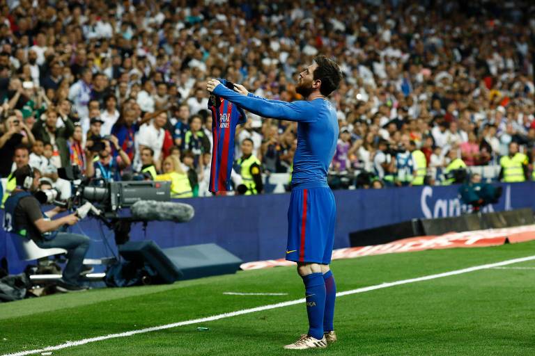 Messi deixa milhões de viúvas e, até na despedida do Barcelona, é