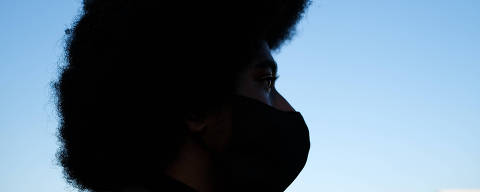 BRASILIA, DF,  BRASIL,  04-06-2020, 18h00: Militantes do Movimento Negro fazem ato na Praça dos Três Poderes em defesa dos negros e contra a violência racial no Brasil. (Foto: Pedro Ladeira/Folhapress, PODER)