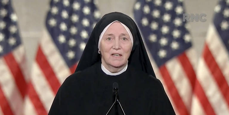 A irmã Dede Byrne, cirurgiã, coronel aposentada do Exército e membro da ordem religiosa Pequenos Trabalhadores dos Sagrados Corações de Jesus e Maria, elogiou a posição anti-aborto de Trump