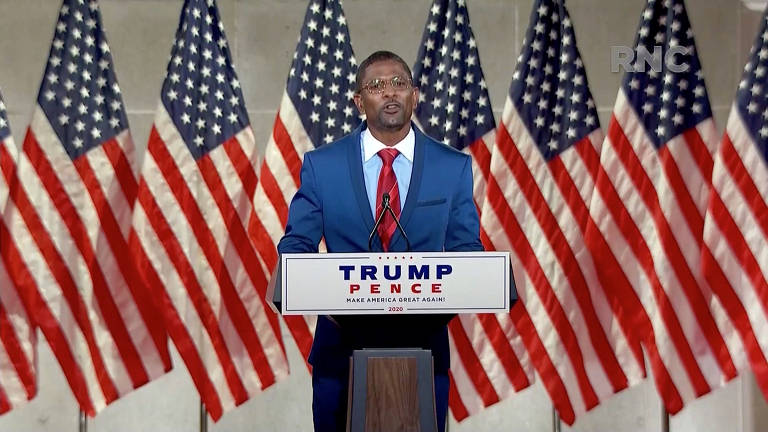 A participação de Jack Brewer, ex-jogador da NFL e membro do 'Black Voices for Trump' (vozes negras por Trump), foi quase cancelada após reportagem de terça (25.ago) revelar que ele foi denunciado por uso de informação privilegiada
