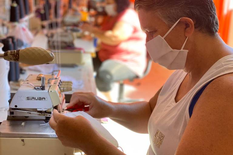 Fábrica MS Porto Confecções, do pólo têxtil de Nova Friburgo (RJ), que produz máscaras .Lei proibiu exportações de produtos médicos e hospitalares enquanto perdurar o estado de emergência. Crédito: Divulgação.