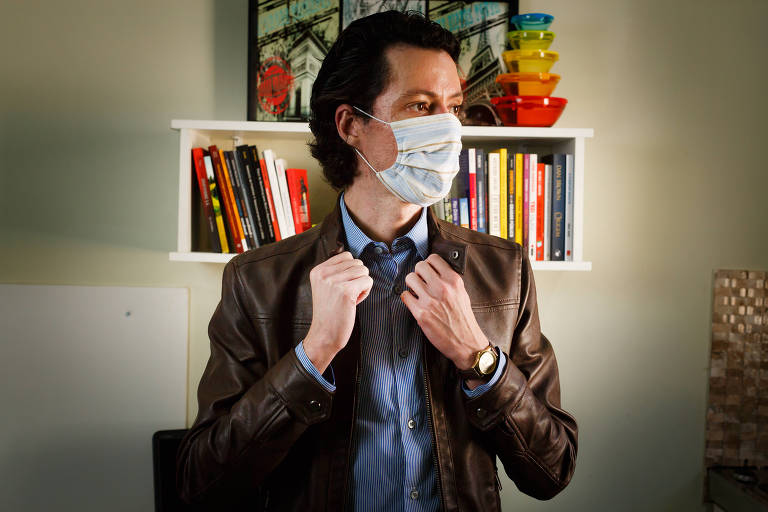 Higor Felipe Batista procura aliar o estilo com as máscaras de proteção
