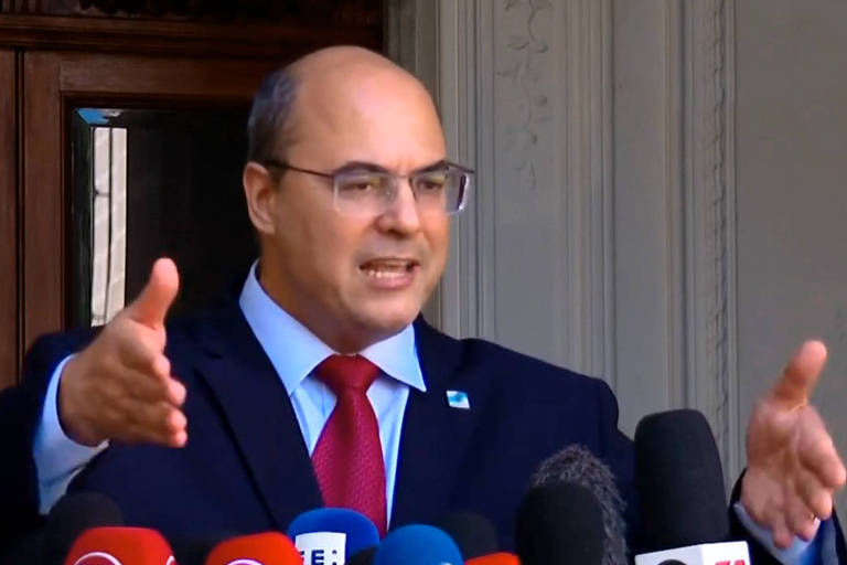 O governador Wilson Witzel (PSC) faz um pronunciamento sobre a decisao do Superior Tribunal de Justiça (STJ) que determinou, nesta sexta-feira (28), o afastamento imediato, inicialmente por seis meses, do cargo por irregularidades na saúde