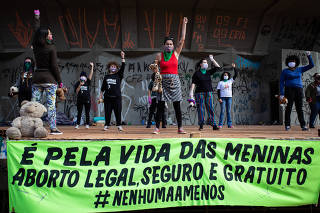 Mulheres A Favor Do Aborto Realizam Ato Em Londrina