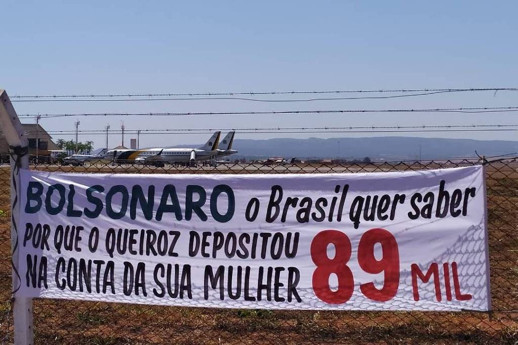 PM de Goiás intimida manifestantes por faixas contra Bolsonaro