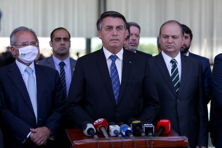 Bolsonaro anuncia prorrogação do auxílio emergencial no valor de R$ 300