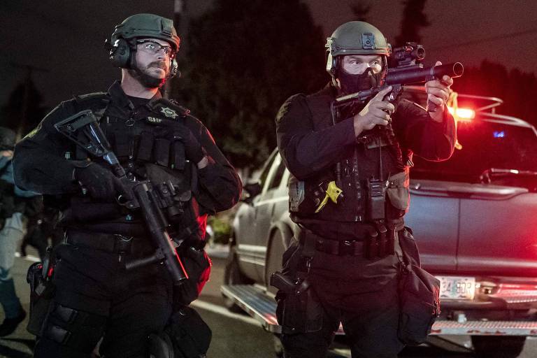 Polícia prende 19 pessoas após noite de protestos em Portland