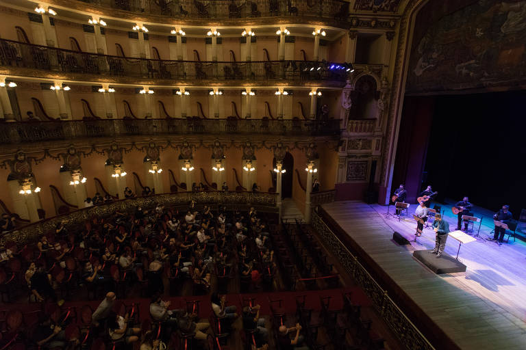 Teatro do Sesi retoma as formaturas presenciais