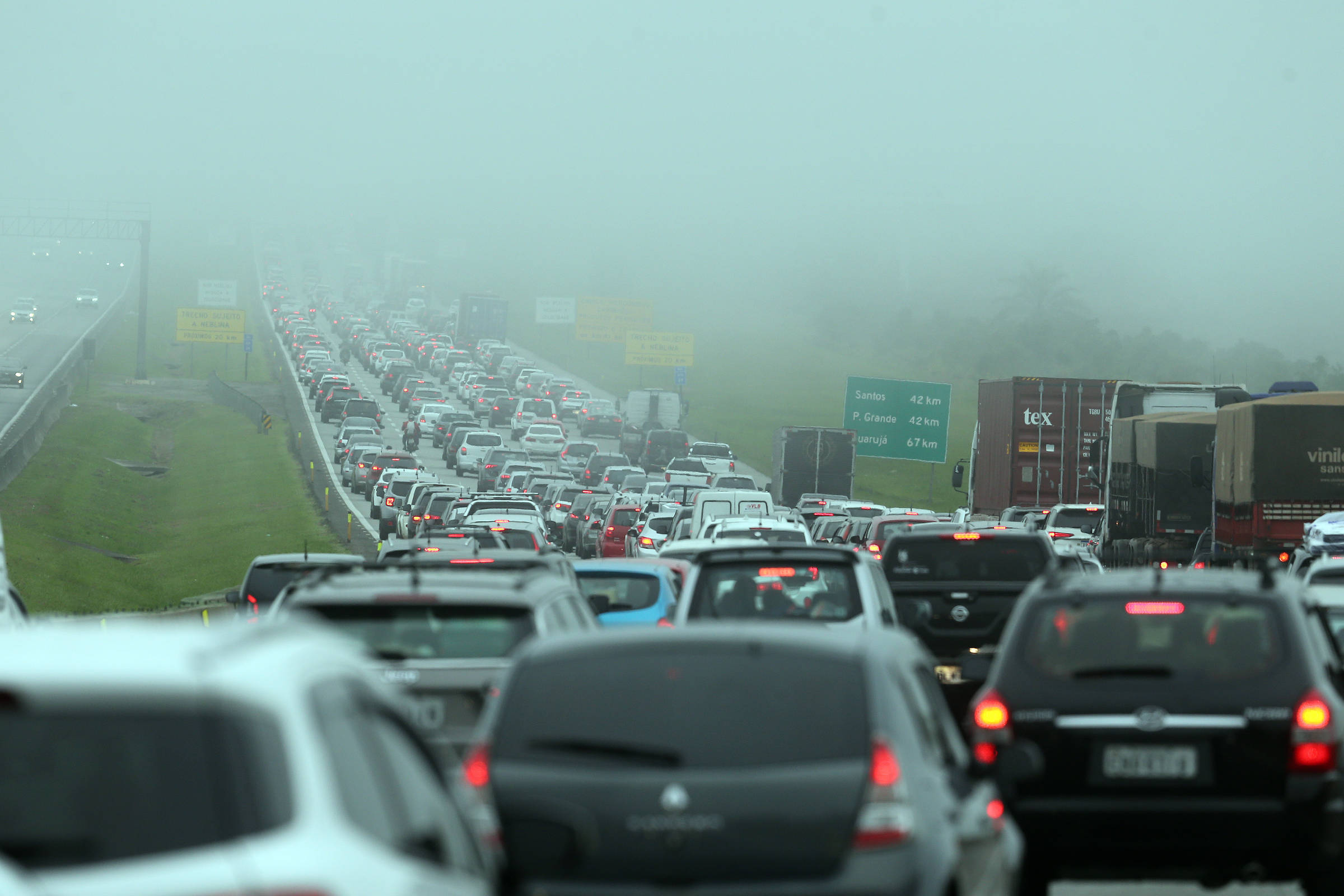 Descida para o litoral paulista apresenta trânsito lento 08/10/2021 São Paulo Agora