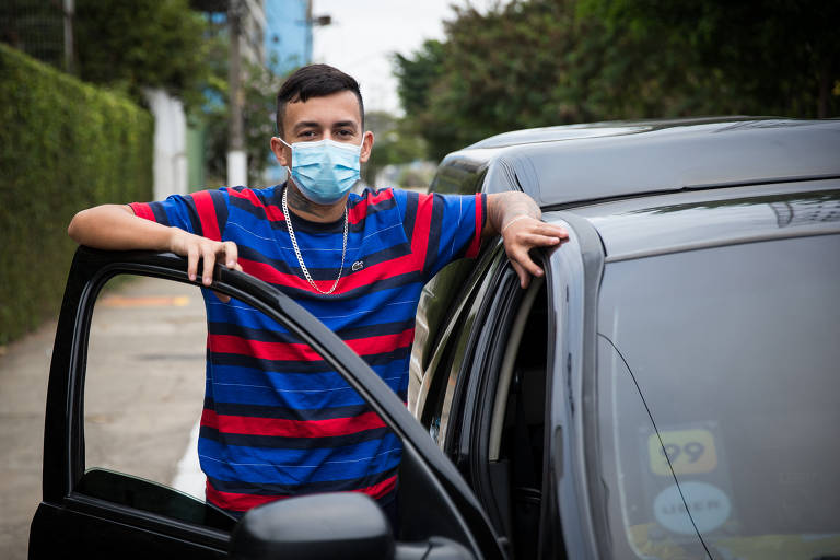 Vitor Hugo de Oliveira, 22, no ponto de distribuição das mercadorias, em São Paulo
