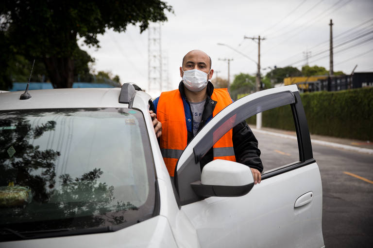 Jaílson Vicente da Silva, 43, no ponto de distribuição das mercadorias, em São Paulo