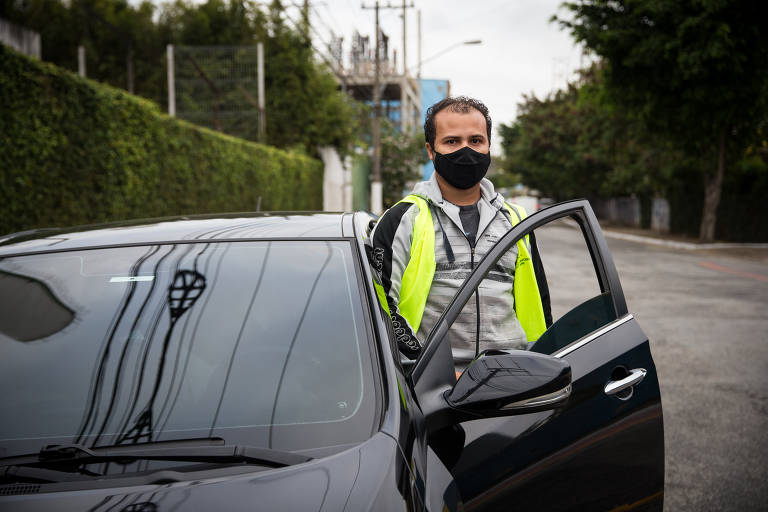 Robson Oliveira Silva, no ponto de distribuição das mercadorias, em São Paulo