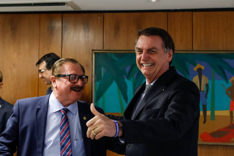 O presidente Jair Bolsonaro e o secretário de Assuntos Fundiários, Luiz Antônio Nabhan Garcia