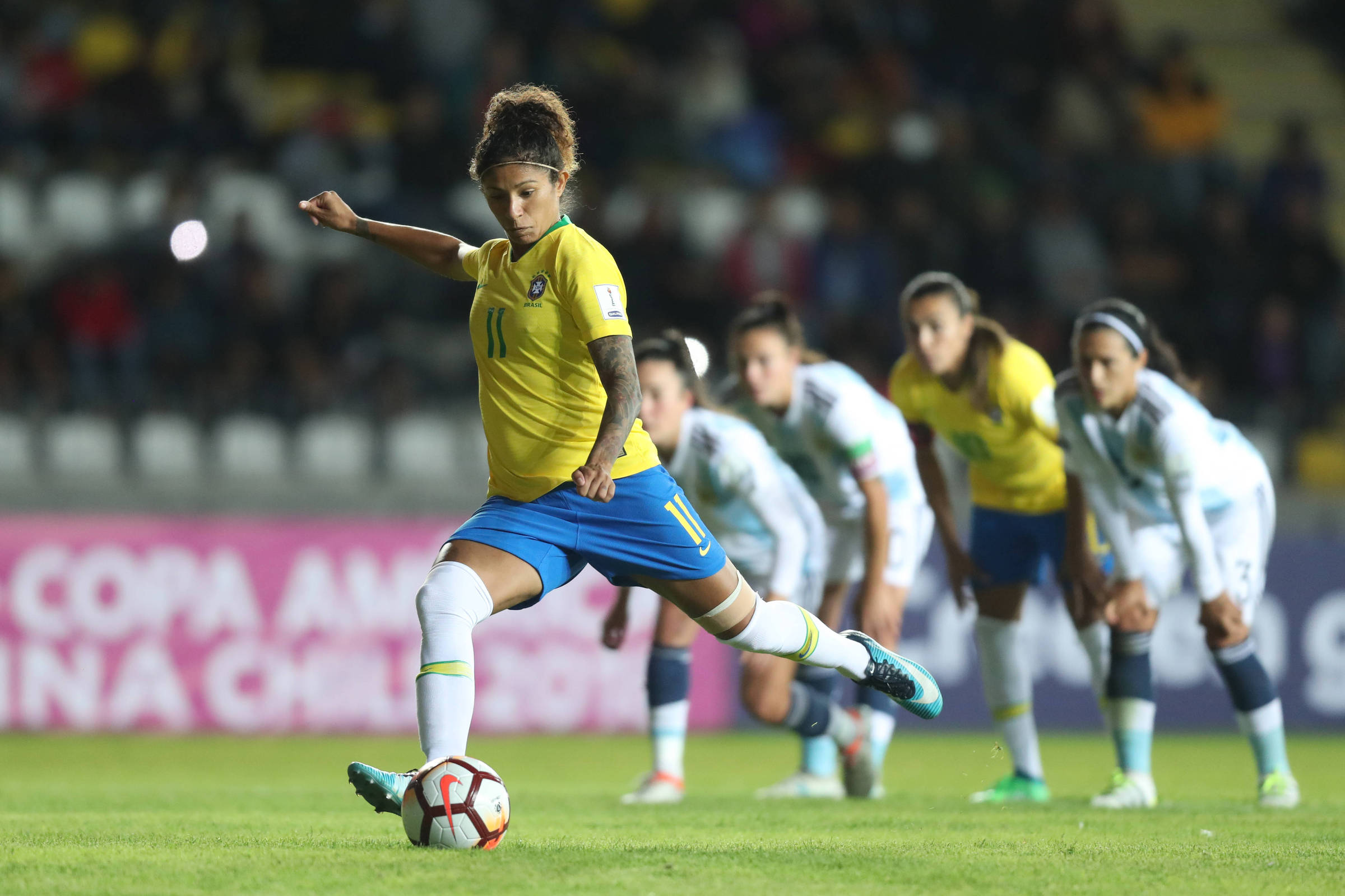 Futebol feminino abre disputas em Londres-2012 - Fotos - UOL