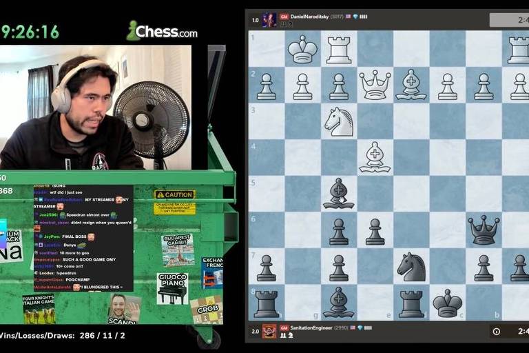 Hikaru Nakamura joga xadrez online em seu canal no Twitch