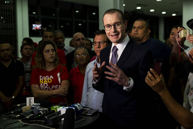 O advogado Cristiano Zanin, advogado de Lula, durante pronunciamento a imprensa no sindicato dos Metalurgicos do ABC, após prisão do então ex-presidente