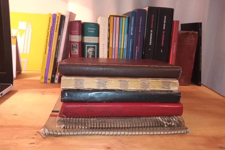 Acervo de cadernos anotados pelo poeta Ferreira Gullar