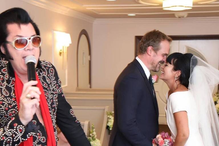 Lily Allen e David Harbour se casam em Las Vegas