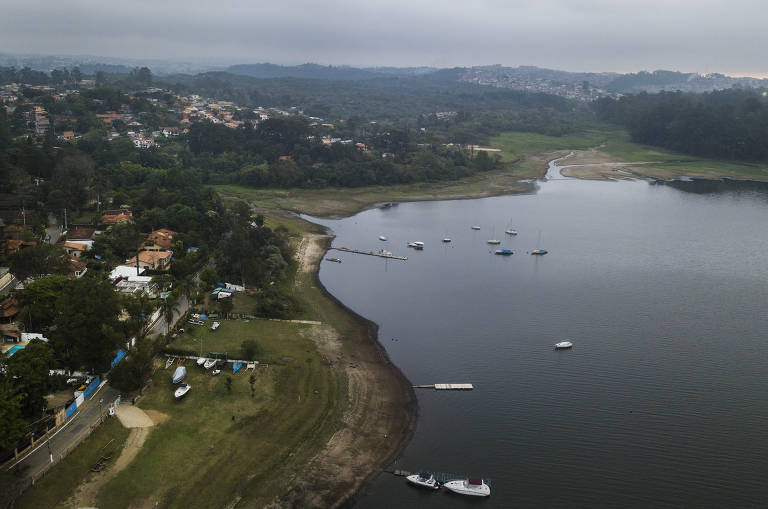 Represa Guarapiranga, que está com com 49,6% de sua capacidade. Mananciais que abastecem a Grande São Paulo têm queda no volume de água