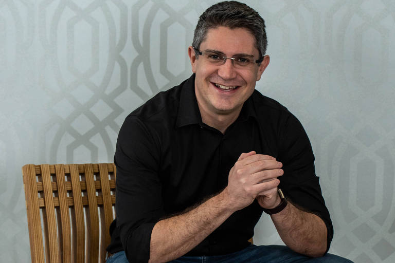 Renato Carvalho, CEO da Novartis Brasil, sorrindo