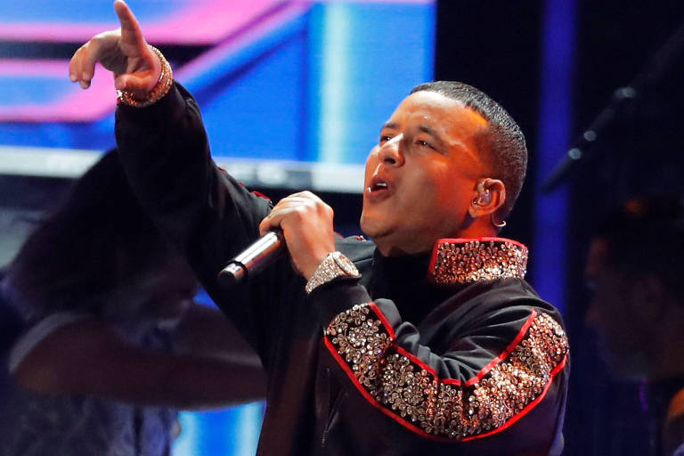 Daddy Yankee cantando o sucesso "Despacito"