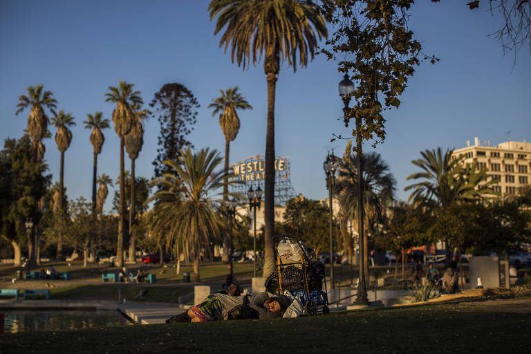 Califórnia, de moradores de rua e aluguéis caríssimos, espelha problema da habitação nos EUA