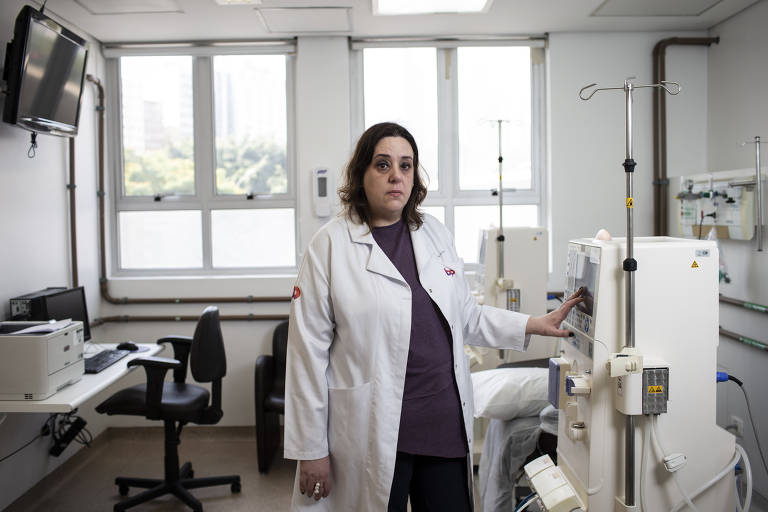 A médica nefrologista Irina Antunes, 50 anos, voltou a trabalhar 20 dias após se recuperar da Covid-19, ainda assim com carga horária menor de trabalho